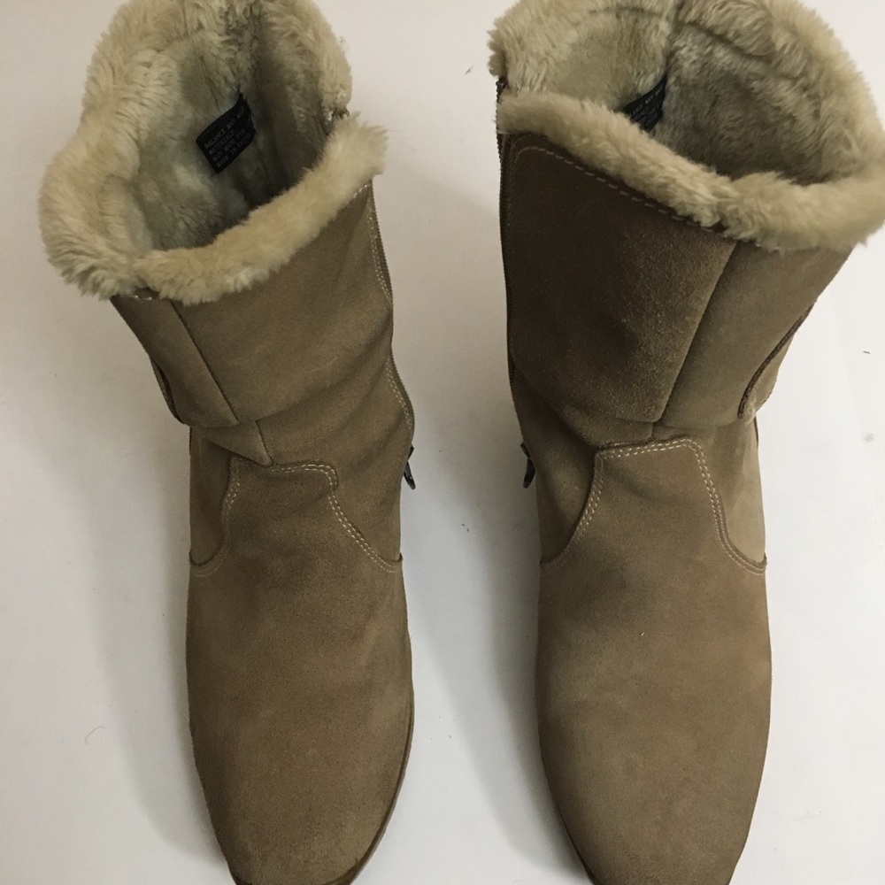 London Fog “Divine” Tan Suede Womens Boots Sz 10